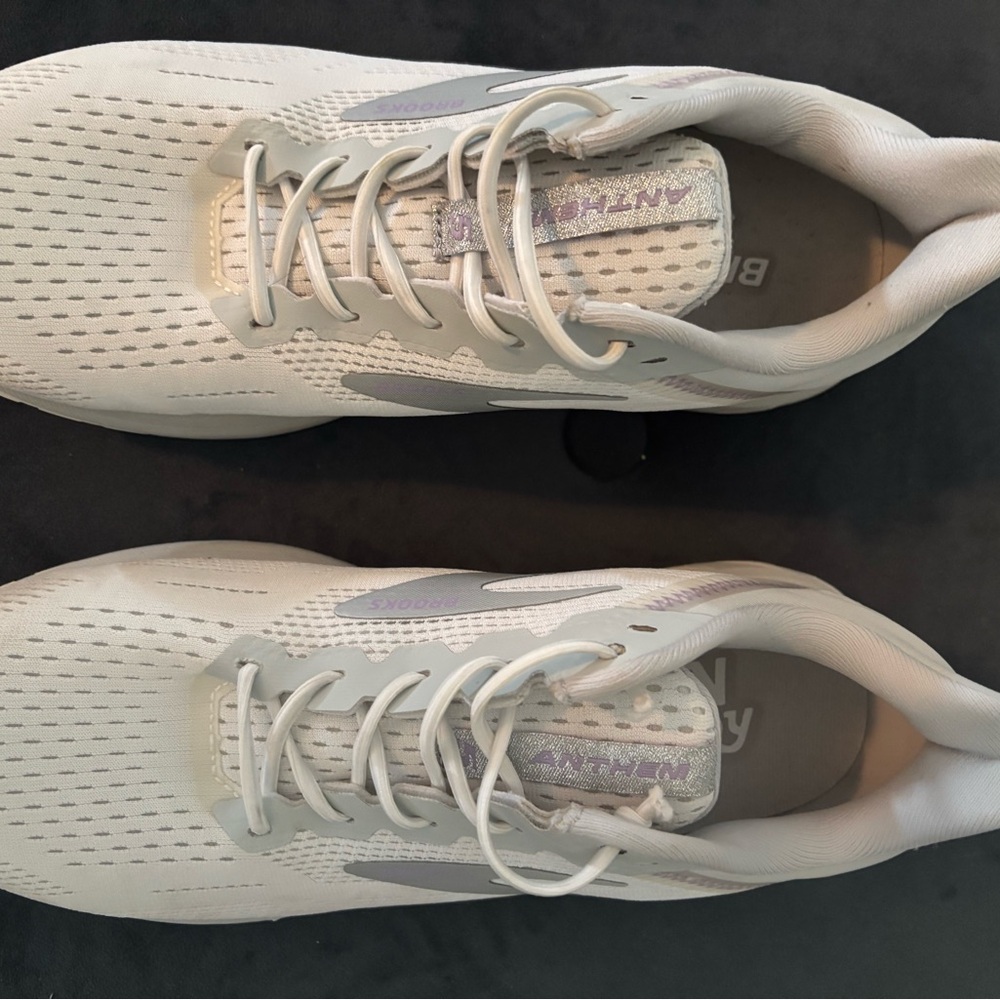 Brooks Women's White Athletic Shoes